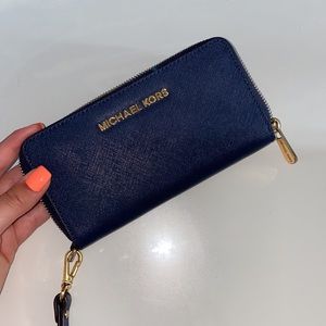 Authentic Michael Kors barely used wallet.